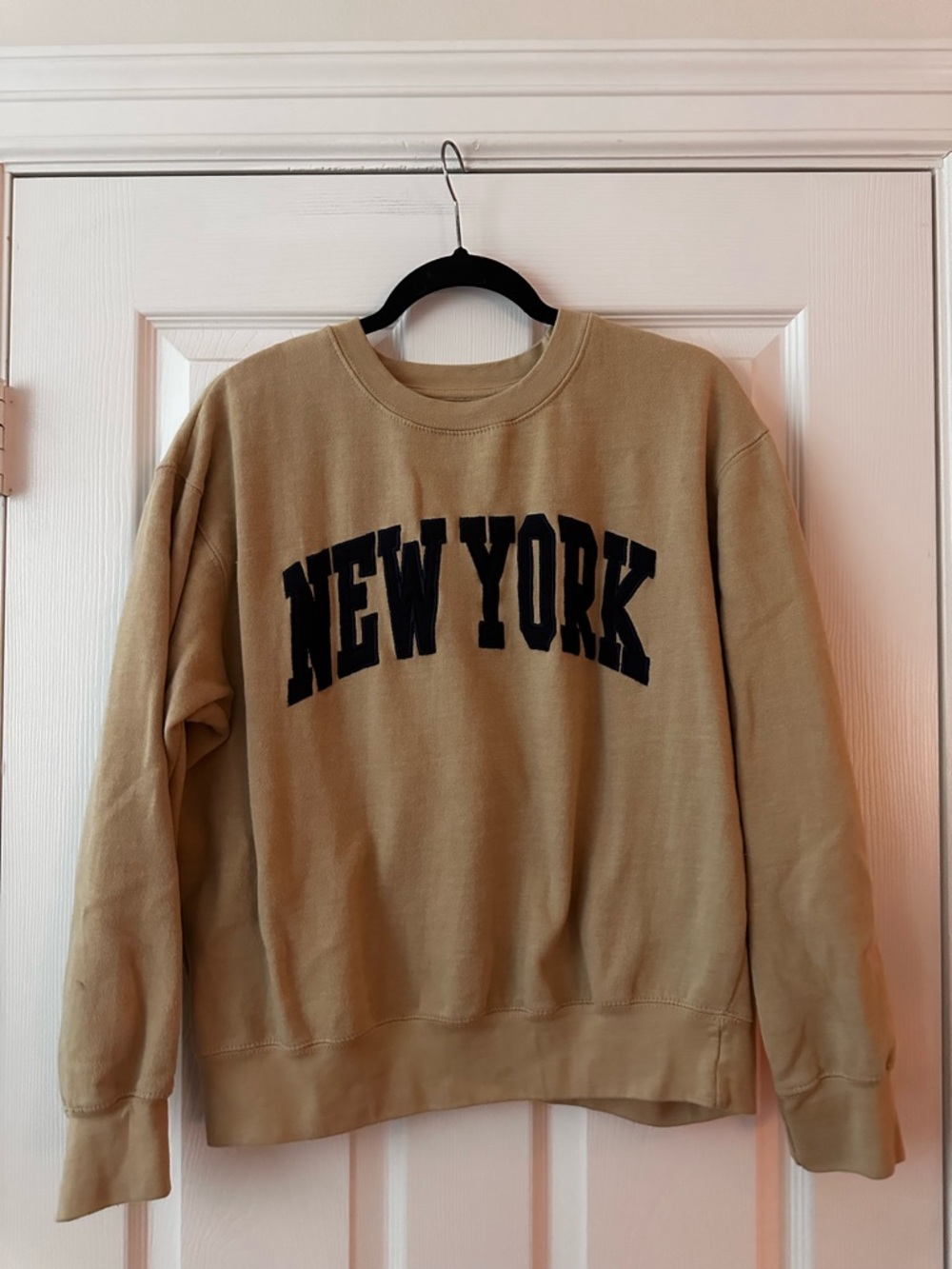 NEW YORK Arch Crewneck Sweatshirt in Tan
